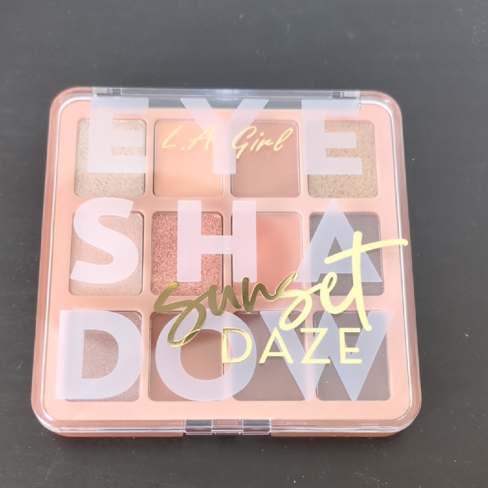 LA Girl eyeshadow palette